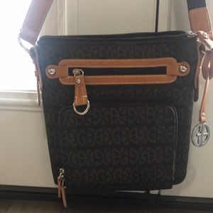 Gianni Bini Crossbody purse